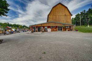 Triple R Camping Resort barn picture campground in WNY