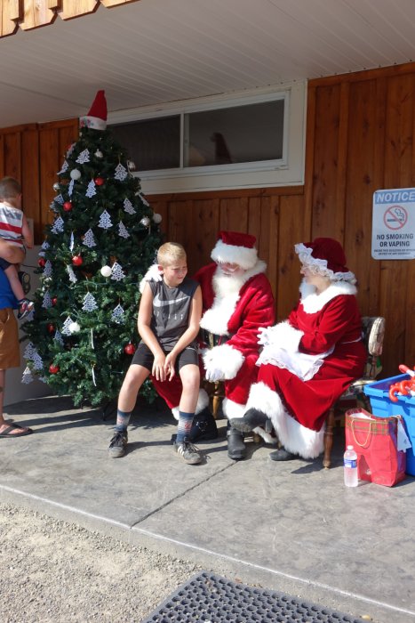 Santa with child(ren)