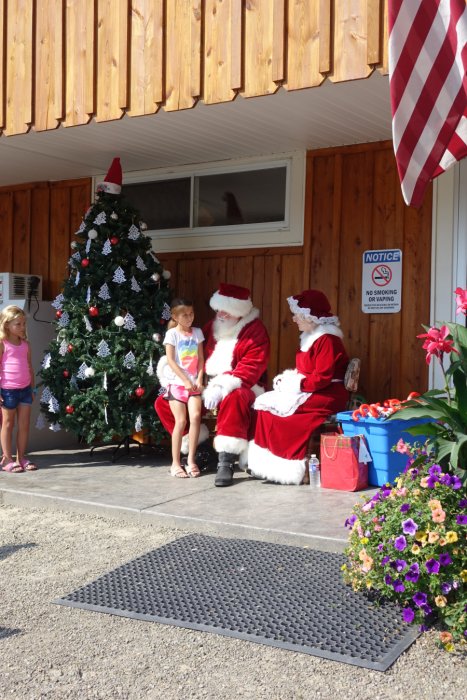 Santa with child(ren)