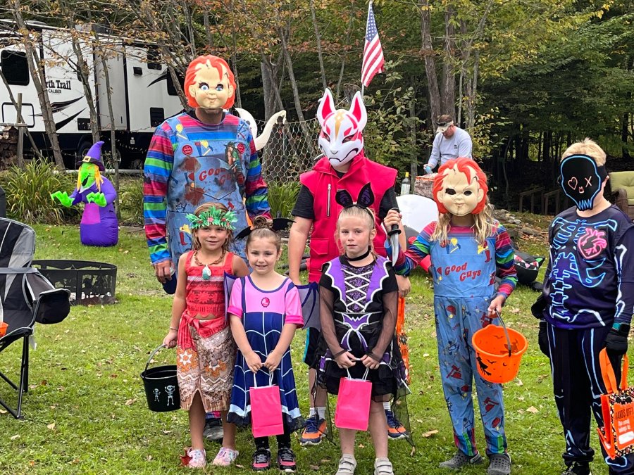 Kids Trick r treating at Triple R