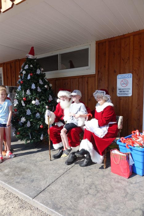 Santa with child(ren)