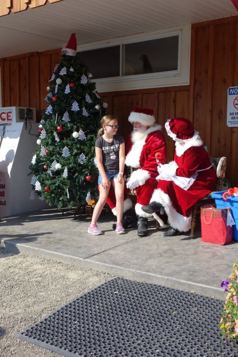 Santa with child(ren)