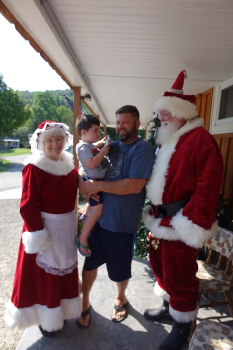 Santa with child(ren) during Christmas Weekend at Triple R Camping Resort