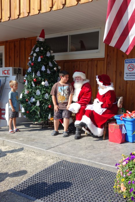 Santa with child(ren)