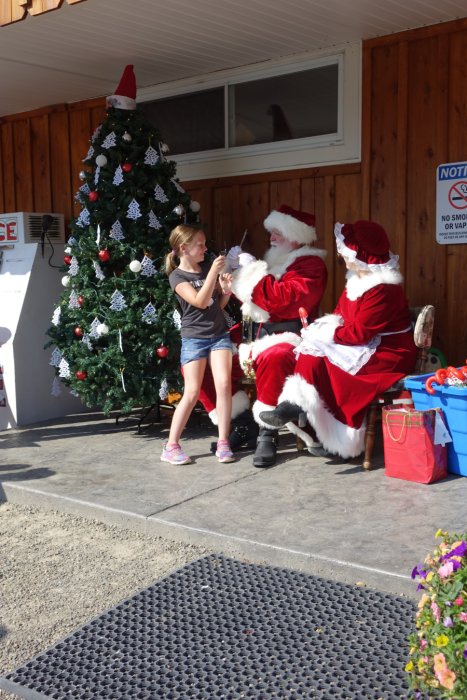 Santa with child(ren)